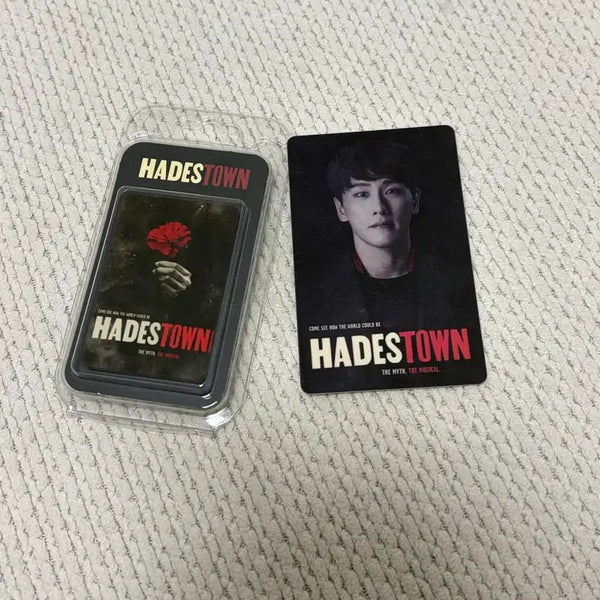 [BUNJANG] Hadestown Jo Hyung-kyun Actor Badge Set / 하데스타운 뱃지 조형균배우 포토카두