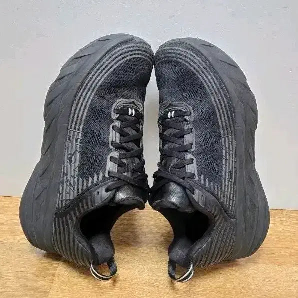 [BUNJANG] Hoka Bondi 6 One One Black Sneakers / 호카 본디6오네오네 검정색 운동화 270