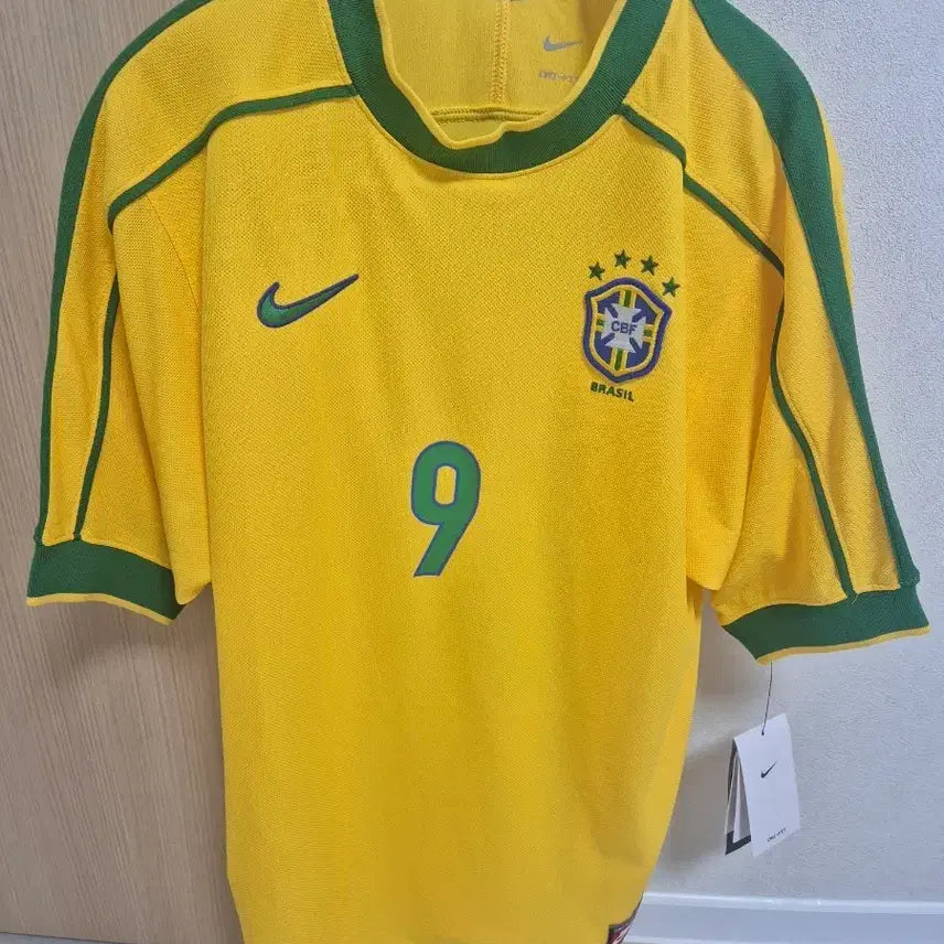 [BUNJANG] Nike Brazil 1998 Reissue Soccer Replica Jersey Ronaldo (Signed Version) / (새상품 m) 나이키 브라질 1998 리이슈 사커 레플리카 저지 바시티 메이즈 호나우두 (마킹 버전)