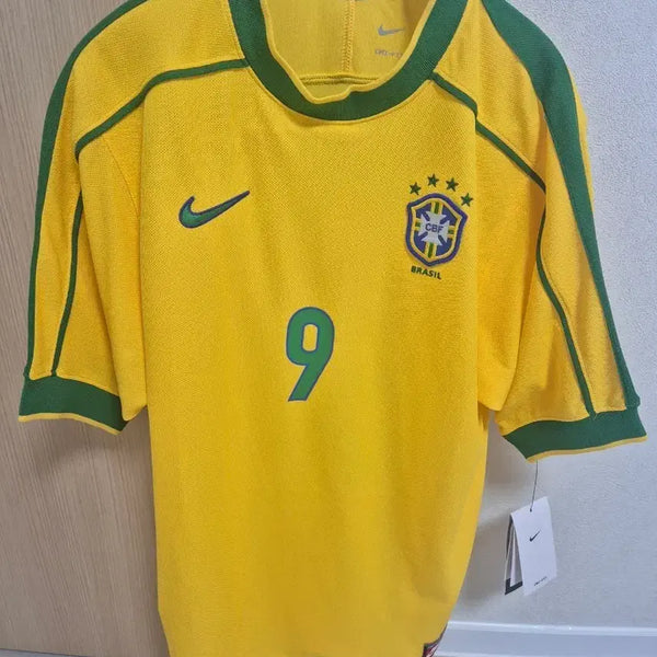 [BUNJANG] Nike Brazil 1998 Reissue Soccer Replica Jersey Ronaldo (Signed Version) / (새상품 m) 나이키 브라질 1998 리이슈 사커 레플리카 저지 바시티 메이즈 호나우두 (마킹 버전)