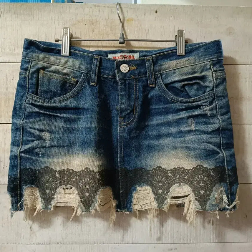 [BUNJANG] Distressed Denim Mini Skirt with Lace Detail / 여성 청스커트 청치마 데미징 찢청 치마