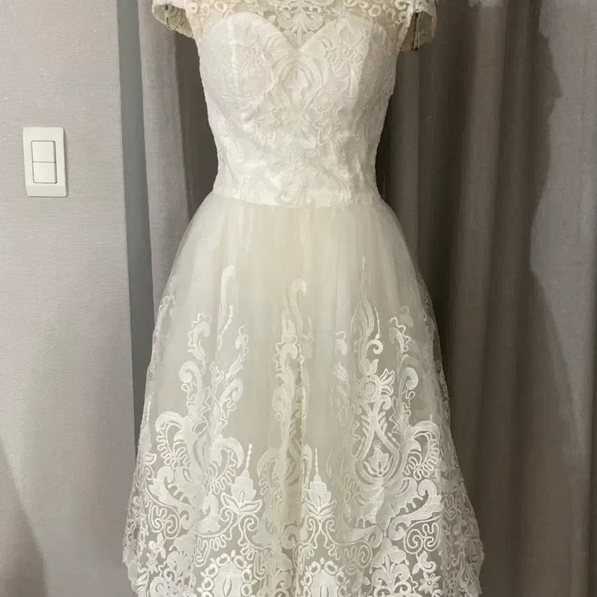 [BUNJANG] Chi Chi London White Lace Dress / 영국 Chi Chi London 화이트 레이스 드레스 새 제품