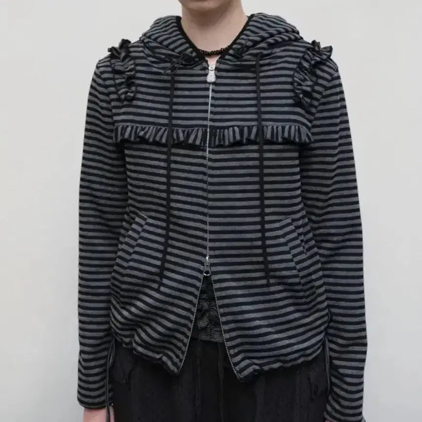 [BUNJANG] Type Service Ruffled Stripe Hoodie Zip-up / 타입서비스 러플드 스트라이프 후드집업