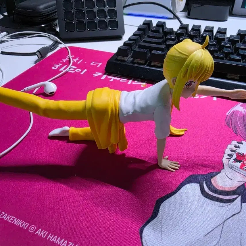 [BUNJANG] Nijika Yoga Pose Figure / 니지카 요가 피규어