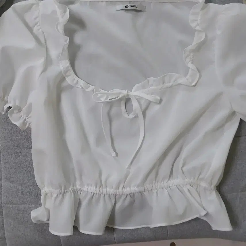 [BUNJANG] Glony Puff Sleeve Frill Detail Blouse / 글로니 블라우스