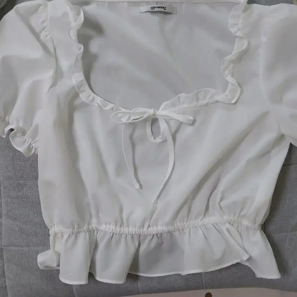 [BUNJANG] Glony Puff Sleeve Frill Detail Blouse / 글로니 블라우스