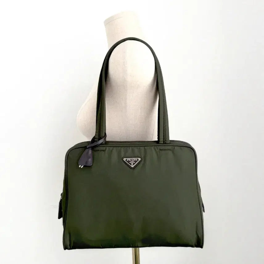 [BUNJANG] Prada Vintage Khaki Nylon Pocono Shoulder Bag / 프라다 빈티지 카키 나일론 포코노 숄더백