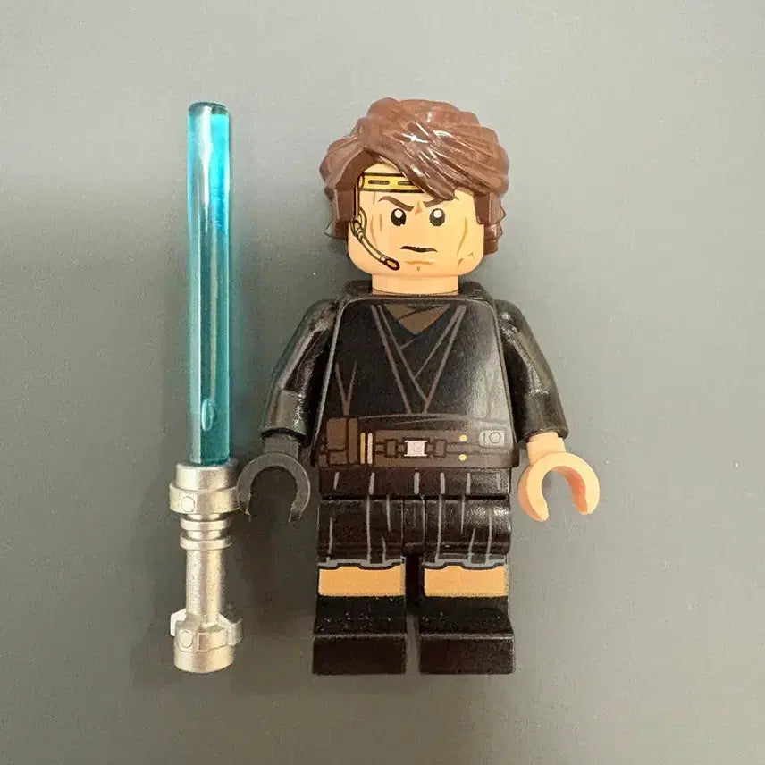 [BUNJANG] Lego Star Wars Anakin Skywalker Minifigure with Lightsaber / 레고 스타워즈 아나킨 스카이워커(Anakin Skywalker) 미피