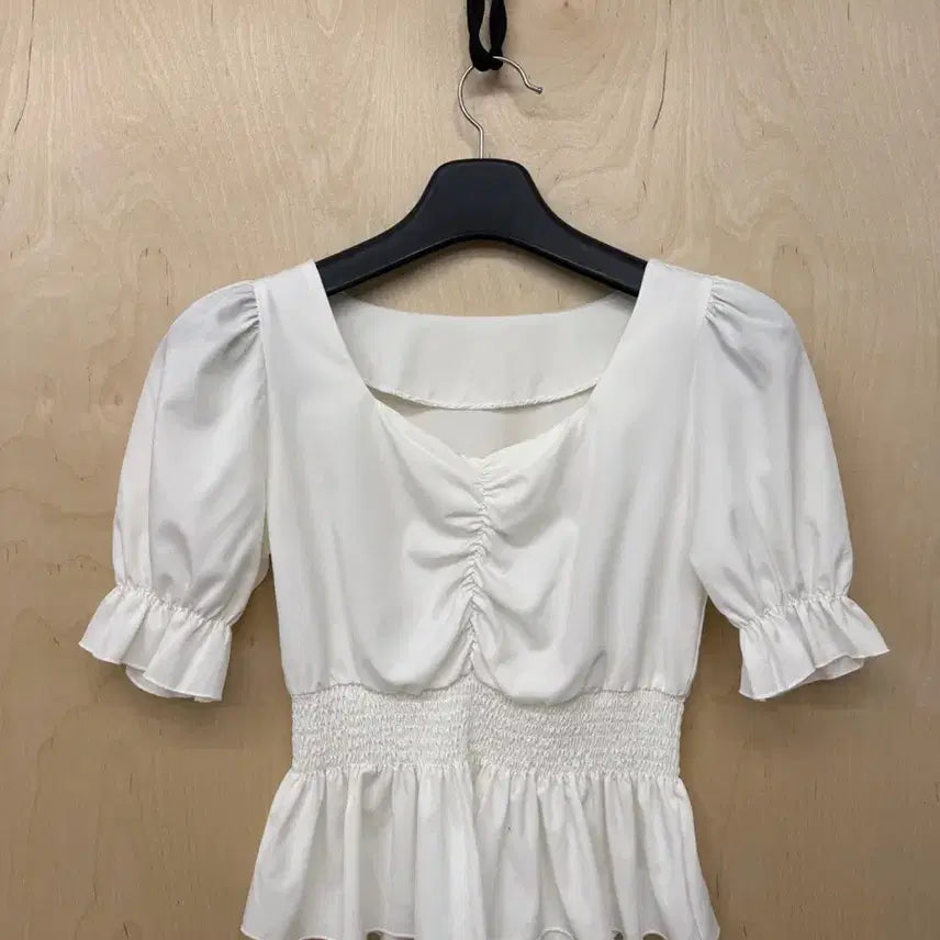 [BUNJANG] Vintage White Shirring Crop Puff Smocked Blouse / [빈티지] 화이트 셔링 크롭 퍼프 스모크 블라우스