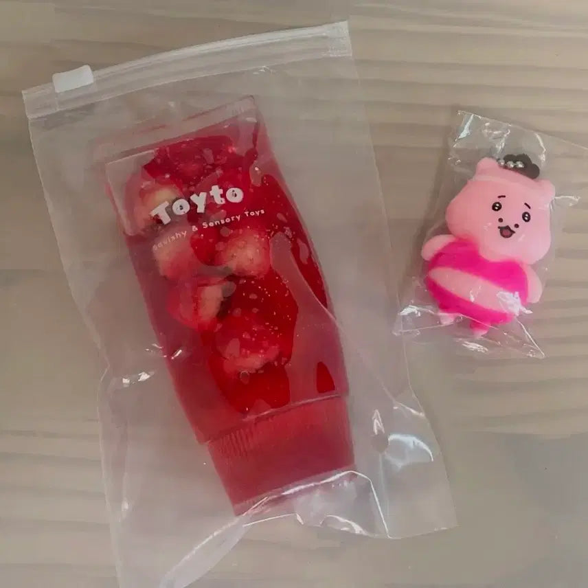 [BUNJANG] Yoyohama Squishy Keychain and Strawberry Toothpaste Squishy Bundle Set / 요즘 요요하마 말랑이 키링+물감/치약말랑이+덤증정