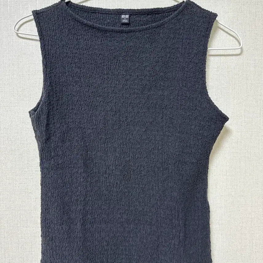 [BUNJANG] Uniqlo Sleeveless Top / 유니클로 슬리브리스