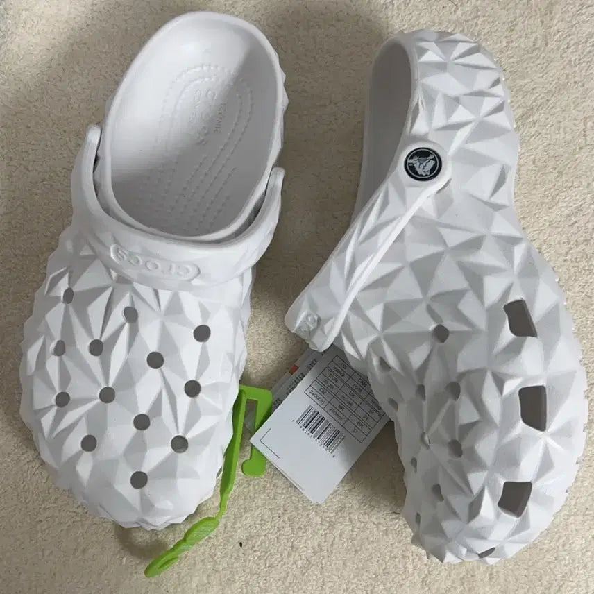 [BUNJANG] Crocs Classic Geometric White Shoes (Size 230) / [무료배송]M4/W6크록스 클래식 지오메트릭 화이트230사이즈