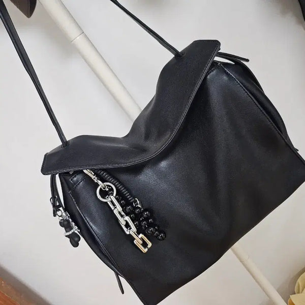[BUNJANG] L'inouiE Blue Trapez Bag Large with Charms / 루에브르 트라페즈 키링포함 라지