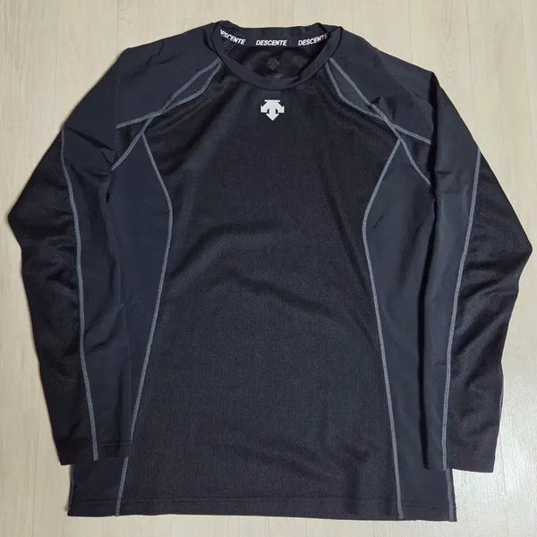 [BUNJANG] Descente Black Long Sleeve T-Shirt / 데상트 긴팔 티셔츠 블랙