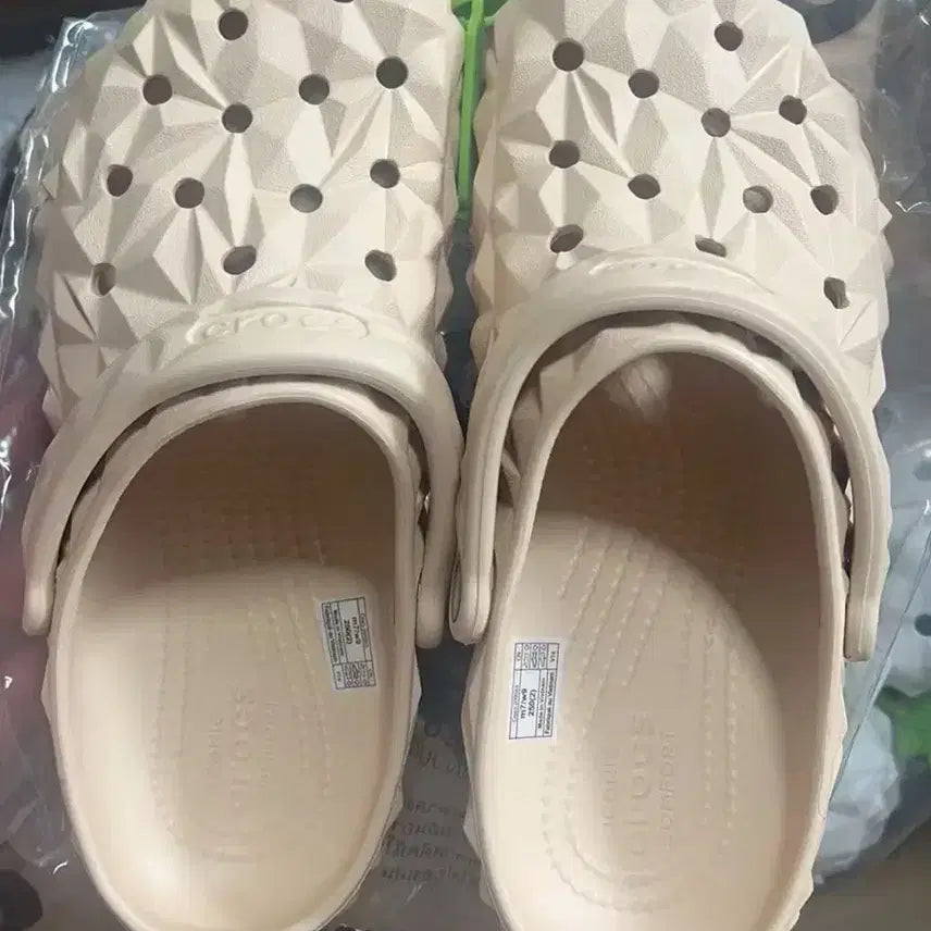[BUNJANG] Crocs Geometric Clogs Size 230 / [무료배송]M4/W6크록스 지오메트릭 230사이즈 209563-2DS