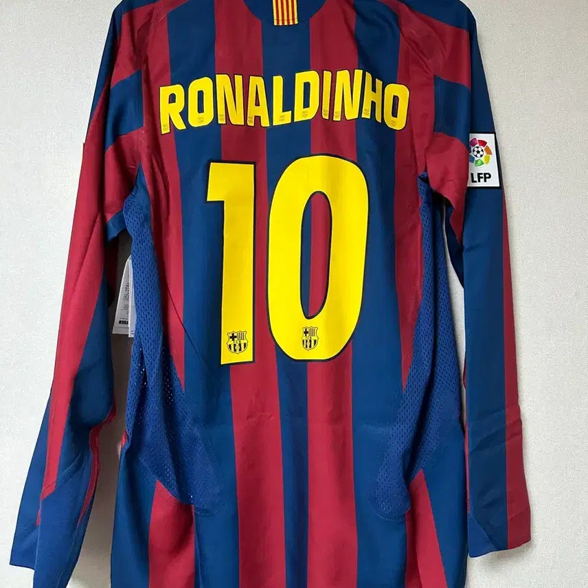 [BUNJANG] FC Barcelona Ronaldinho 2005-06 Retro Jersey (Size M) / 바르셀로나 05-06 호나우지뉴 10 리이슈 M(국내100)