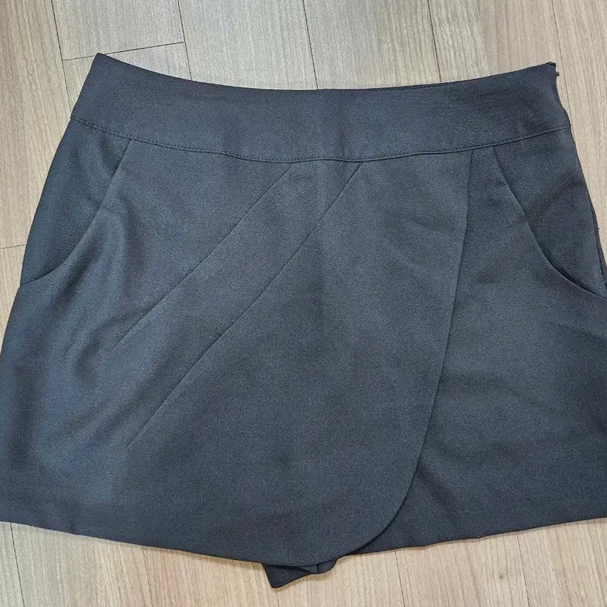 [BUNJANG] Unused Black Wrap Skirt Shorts (M) / [미사용] 랩 스커트 치마바지 블랙(M)