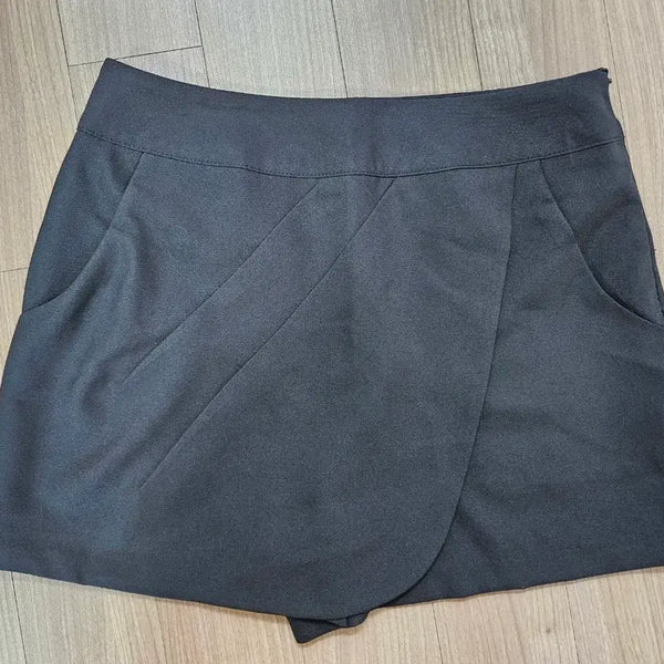 [BUNJANG] Unused Black Wrap Skirt Shorts (M) / [미사용] 랩 스커트 치마바지 블랙(M)