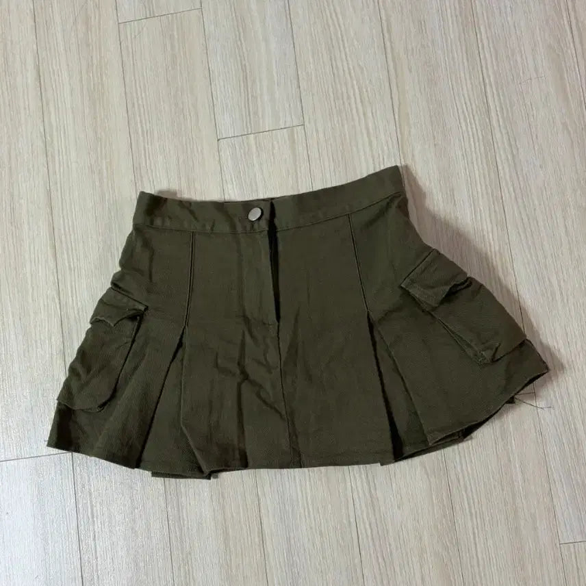 [BUNJANG] Khaki Cargo Mini Skirt (Size S) / 카키 카고 미니스커트 s사이즈