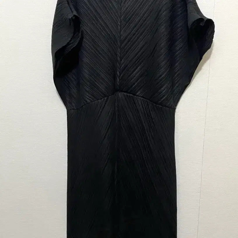 [BUNJANG] Pleated Batwing Fit Dress / 플리츠 가오리핏 원피스