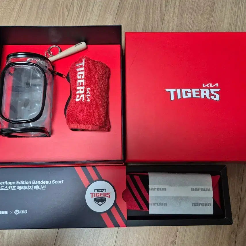 [BUNJANG] Kia Tigers Stadium Keyring & Bandana Set / 기아 타이거즈 스타디움 키링&방도