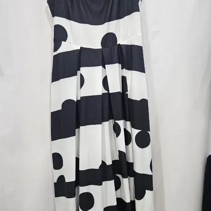 [BUNJANG] SHEIN Sleeveless Black & White Geometric Pattern Long Dress / 일본수입 SHEIN 민소매 흑백 도형패턴 롱원피스   ssu