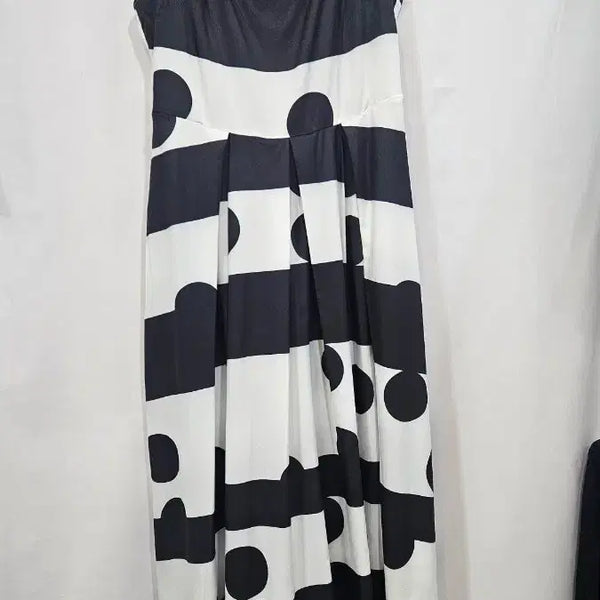 [BUNJANG] SHEIN Sleeveless Black & White Geometric Pattern Long Dress / 일본수입 SHEIN 민소매 흑백 도형패턴 롱원피스   ssu