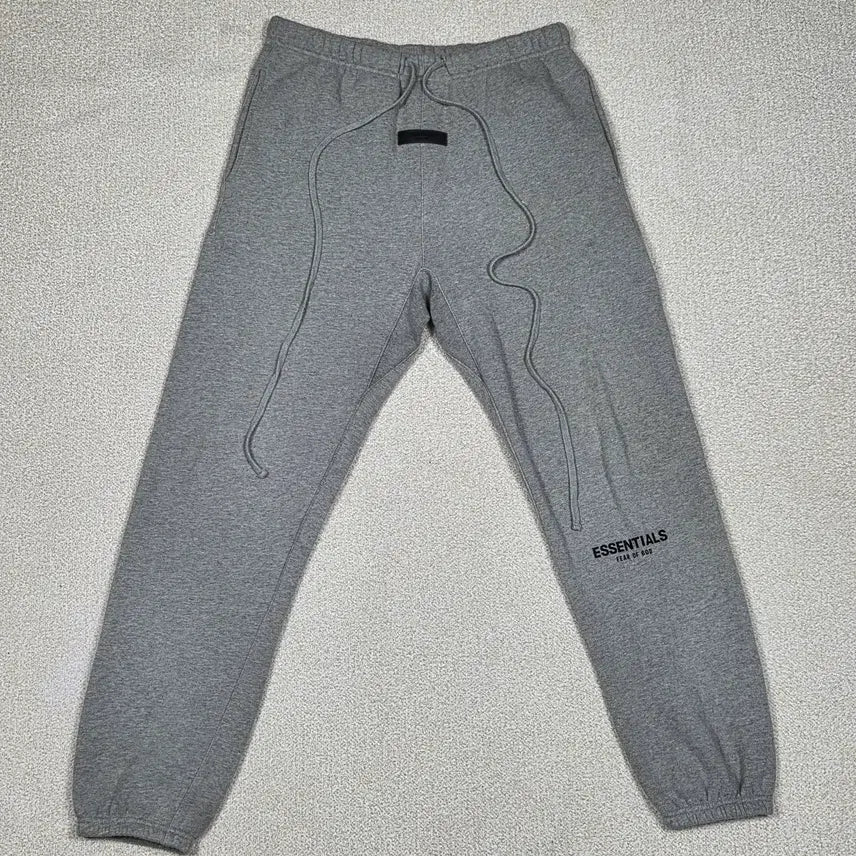 [BUNJANG] Fear of God Essentials Core Fleece Sweatpants / [피어오브갓 에센셜] 코어 플리스 스웨트팬츠 | A00558