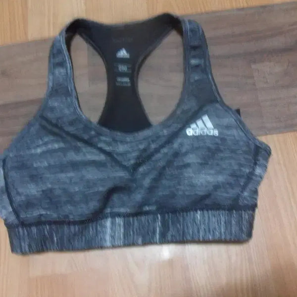 [BUNJANG] Adidas Women's Top Bra Sleeveless T-Shirt Sportswear / 올킬7000 아디다스 여성 탑브라 브라탑 민소매 티셔츠 운동복 스포츠웨어 1
