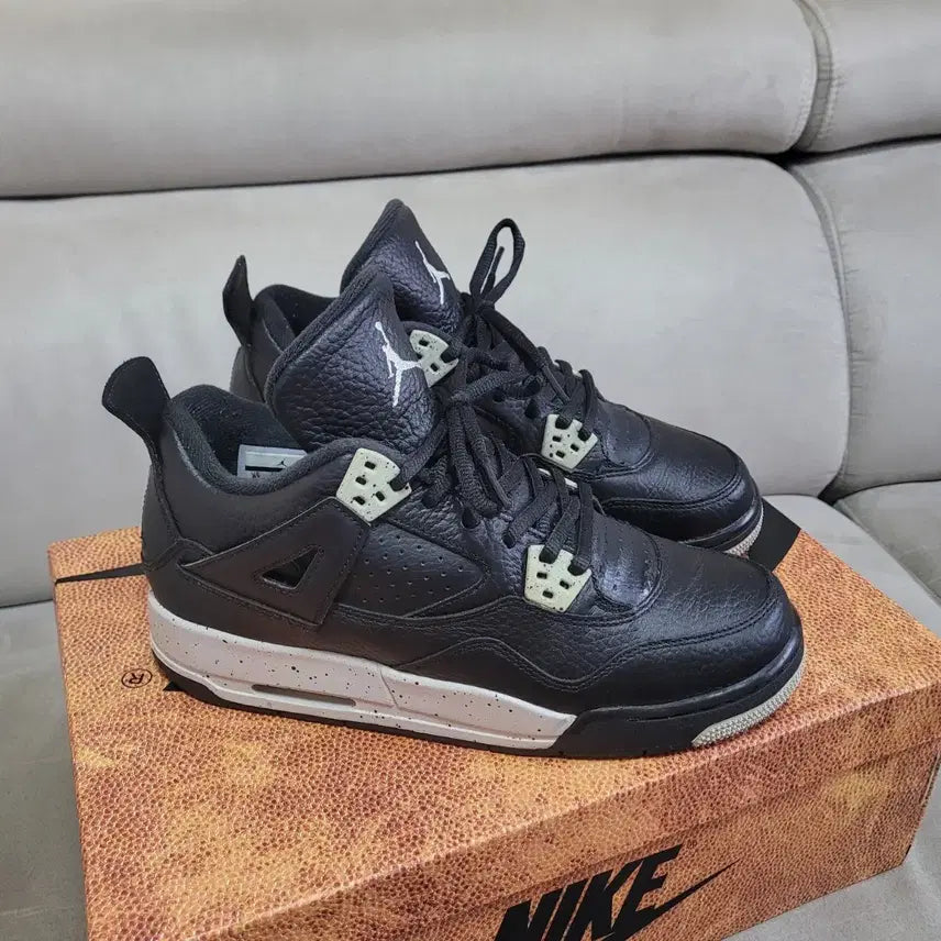 [BUNJANG] Nike Air Jordan 4 Retro Oreo / 나이키 에어조던 4 레트로 오레오 240 / (235)