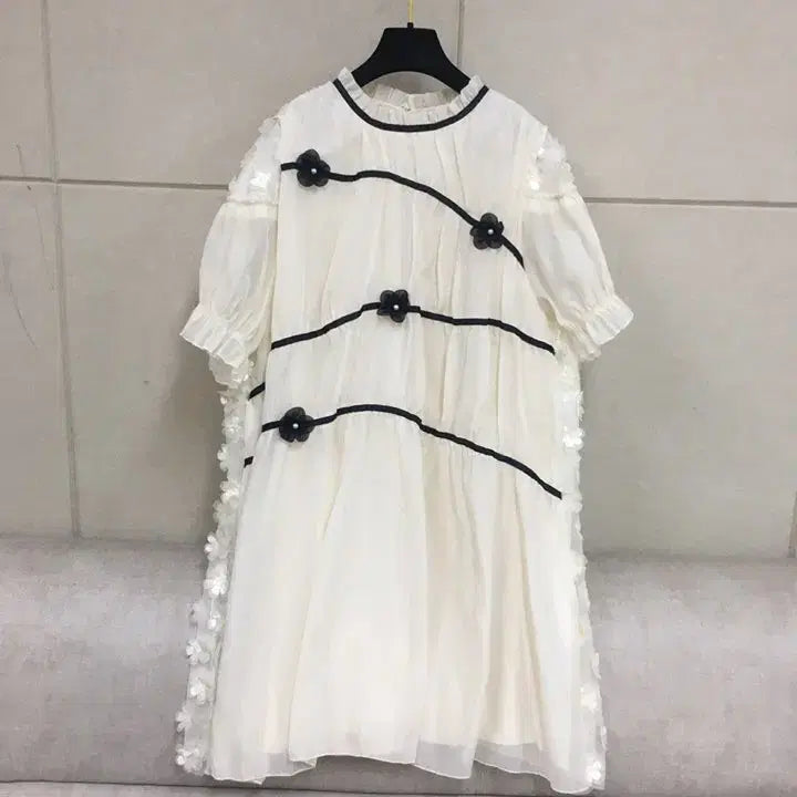 [BUNJANG] Ivory Floral Short-Sleeve Midi Dress / 아이보리  플라워장식 루즈핏  나그랑 쉬폰 반팔 미디원피스