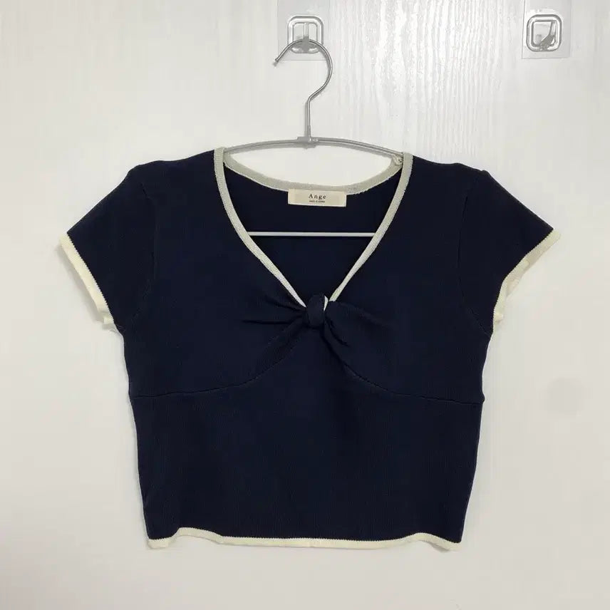 [BUNJANG] V-Neck Twisted Knit Short Sleeve Top / 브이넥 꼬임 얇은 니트반팔