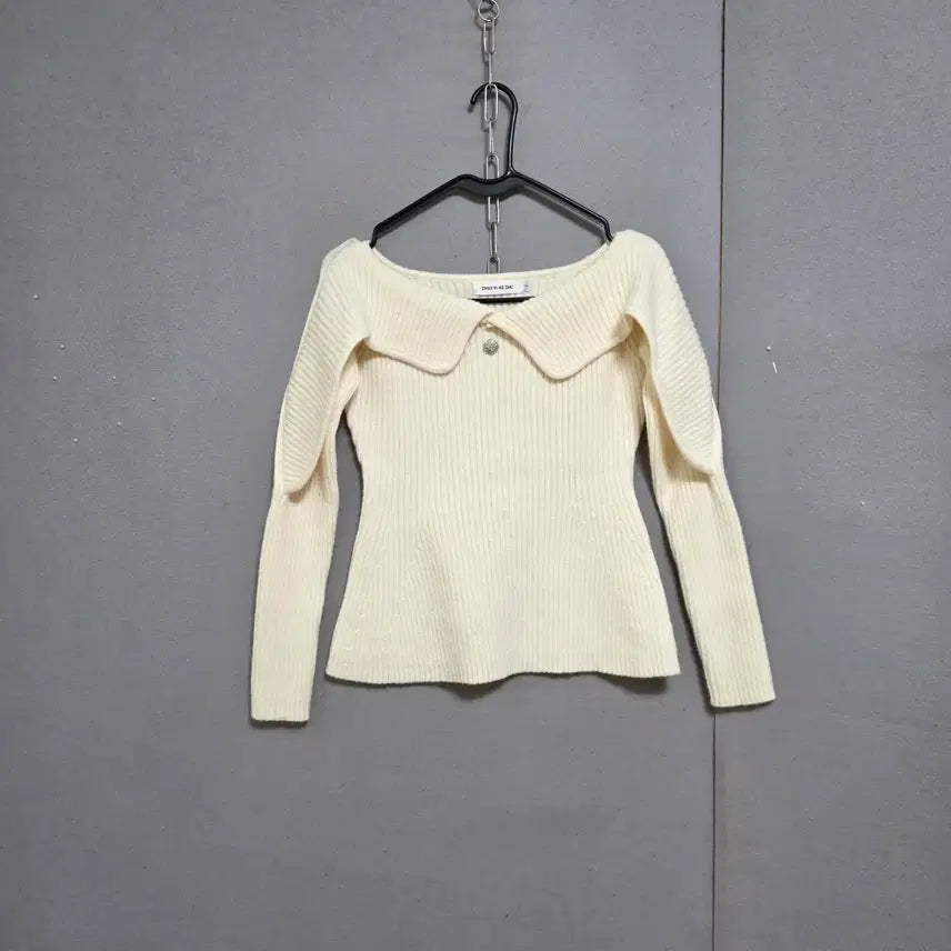 [BUNJANG] Frill Knit Sweater Ivory Size 2 (Fits 55-66) / 어깨선까지 이어지는 프릴 니트 F   n8312