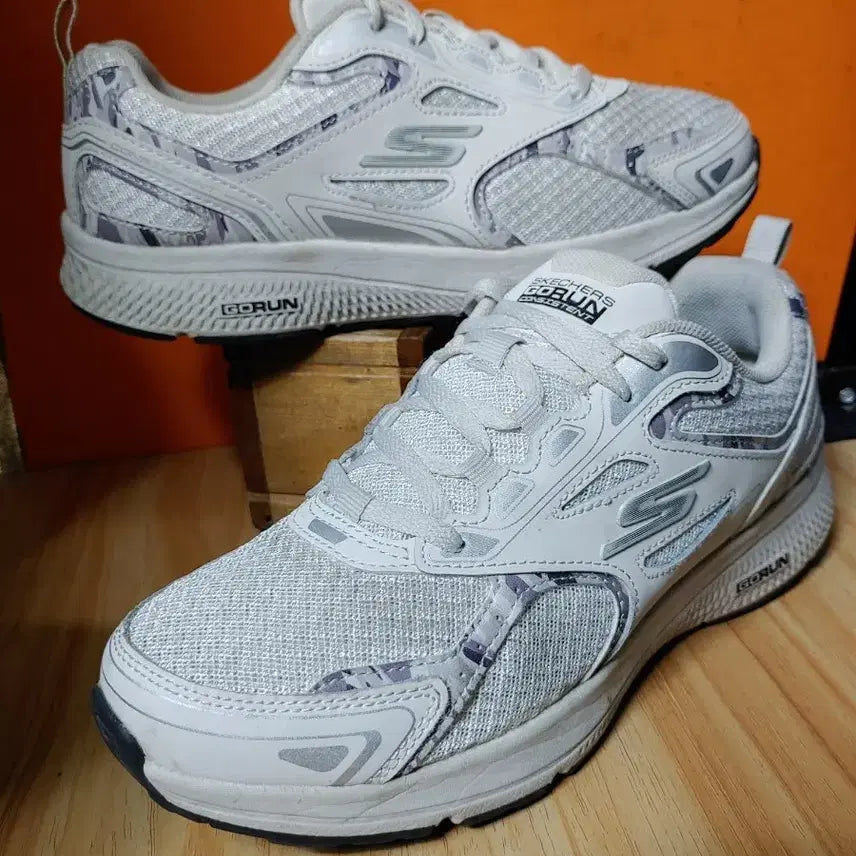 [BUNJANG] Skechers Air-Cooled GO RUN Walking Shoes / 스케쳐스 에어쿨 GO RUN워킹화(표기250 추천사이즈245