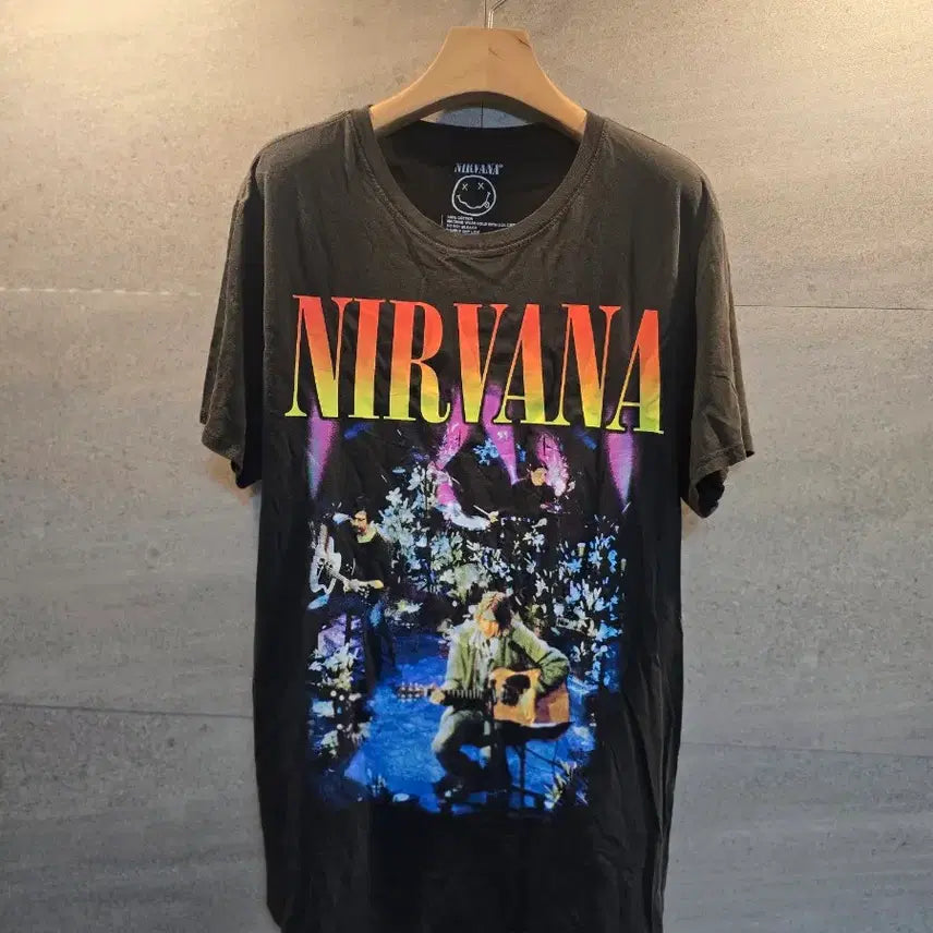 [BUNJANG] Nirvana Official Merchandise Graphic T-Shirt / NIRVANA 오피셜굿즈. 정품. 반팔티셔츠.