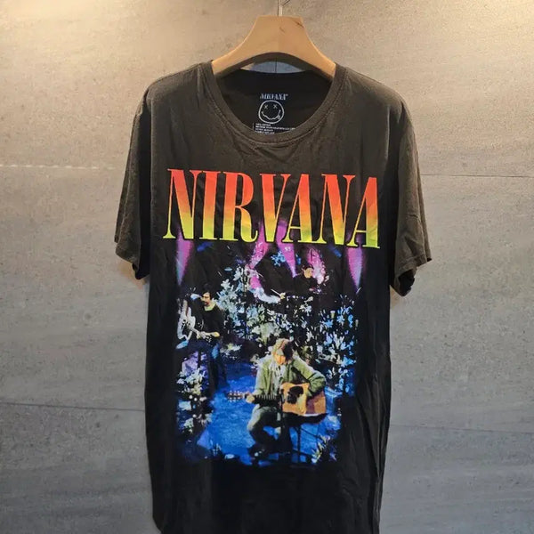 [BUNJANG] Nirvana Official Merchandise Graphic T-Shirt / NIRVANA 오피셜굿즈. 정품. 반팔티셔츠.