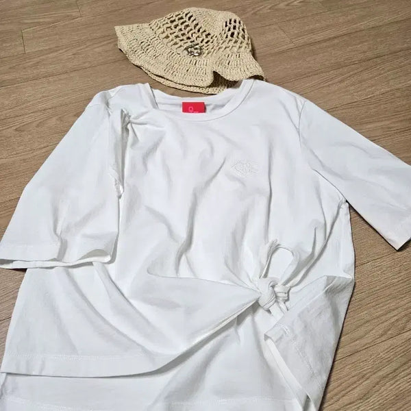 [BUNJANG] Lucky Chouette Twisted Short-Sleeve T-Shirt / 럭키슈에뜨 꼬임 반팔 티셔츠