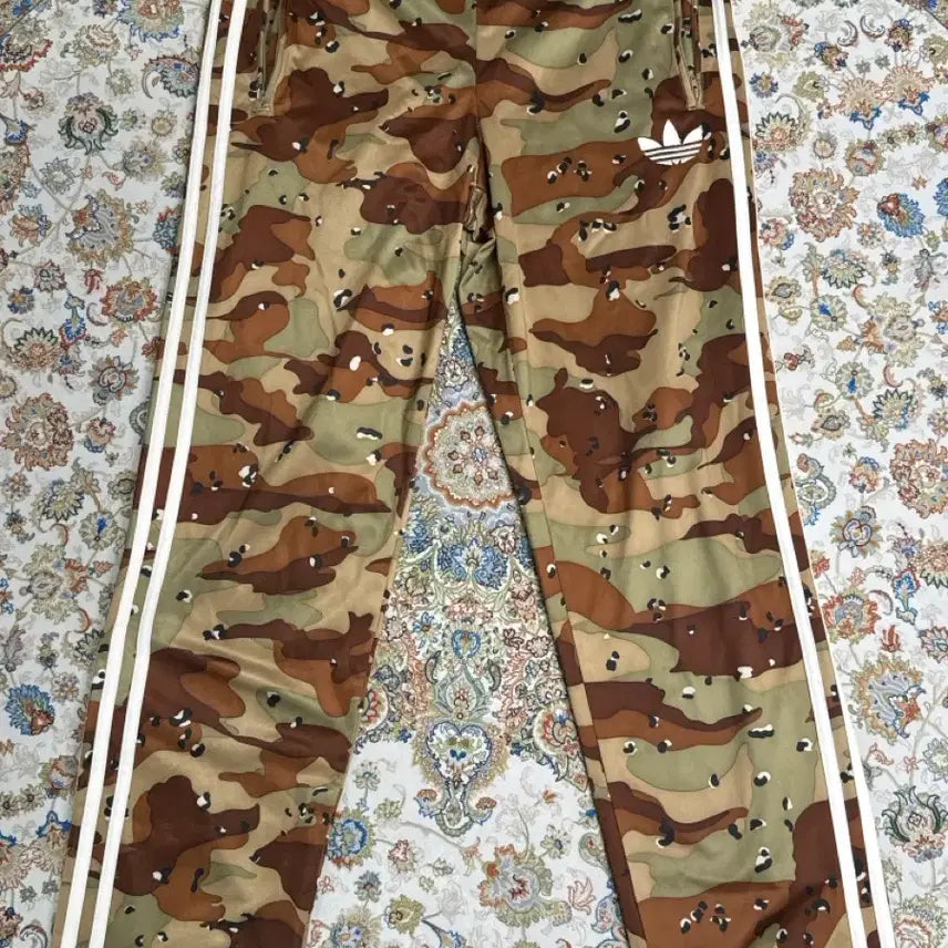 [BUNJANG] Adidas Camouflage Track Pants / 아디다스 카모플라쥬 트랙팬츠