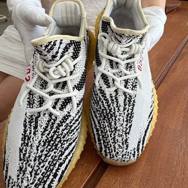 [BUNJANG] Adidas Yeezy Boost 350 V2 Zebra Sneakers / 아디다스 이지 부스트350 V2 지브라(280)