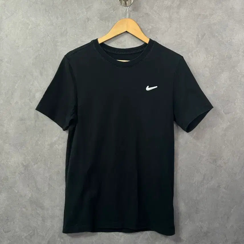 [BUNJANG] Nike Swoosh T-Shirt Black Medium / 나이키 스우시 반팔 티셔츠 블랙 M