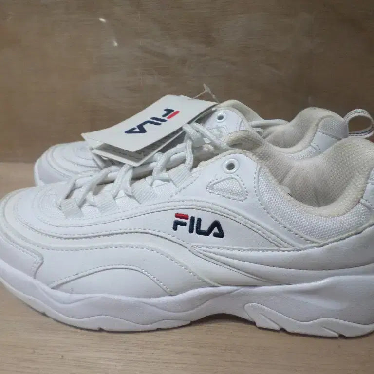 [BUNJANG] Fila White Sneakers (Unsealed) / 후루룩구제3 245 휠라 새제품 화이트 운동화 260803