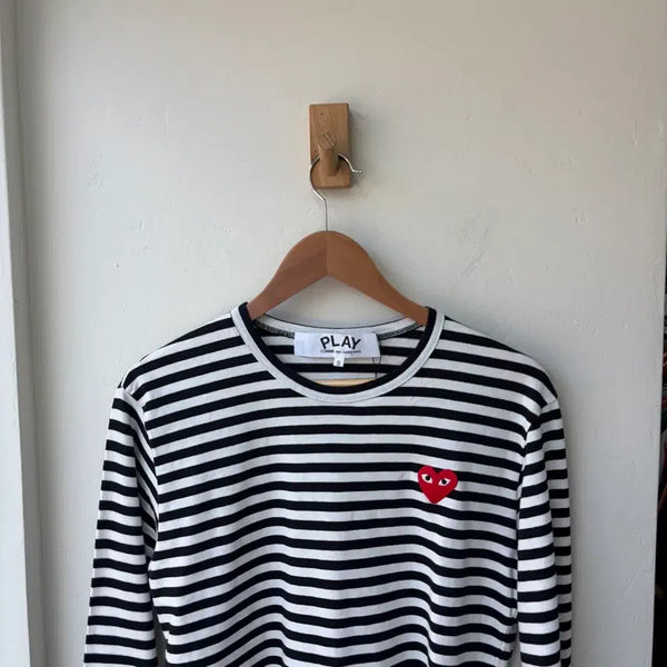 [BUNJANG] Comme des Garçons Red Heart Appliqué Stripe Border T-Shirt / 17662 - 꼼데가르송 레드 와펜 스트라이프 보더티