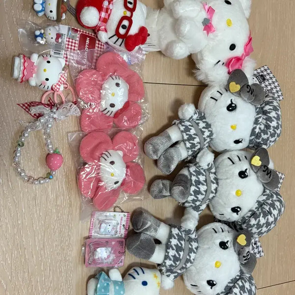 [BUNJANG] Hello Kitty Doll Keychain Figure / 헬로키티 인형 키링 피규어