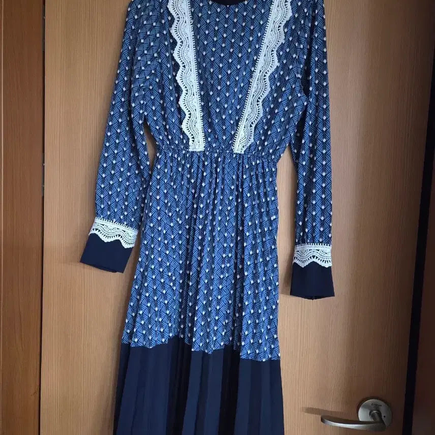 [BUNJANG] Pleated Lace Dress Navy / 플리츠 레이스 원피스