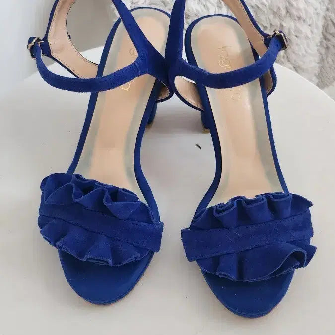 [BUNJANG] Blue Frill Suede Strap Sandals / 블루 프릴 세무 스트랩 샌들