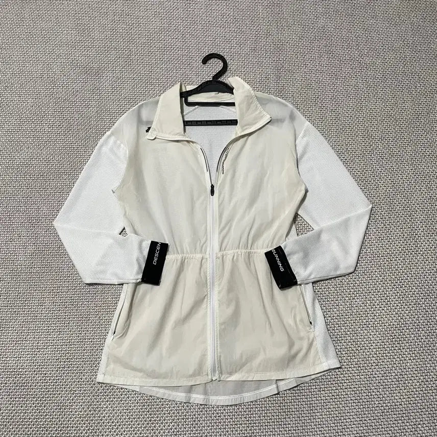 [BUNJANG] Descente Women's Lightweight Windbreaker Jacket S / S 데상트 여성 경량 바람막이 자켓 B.7512
