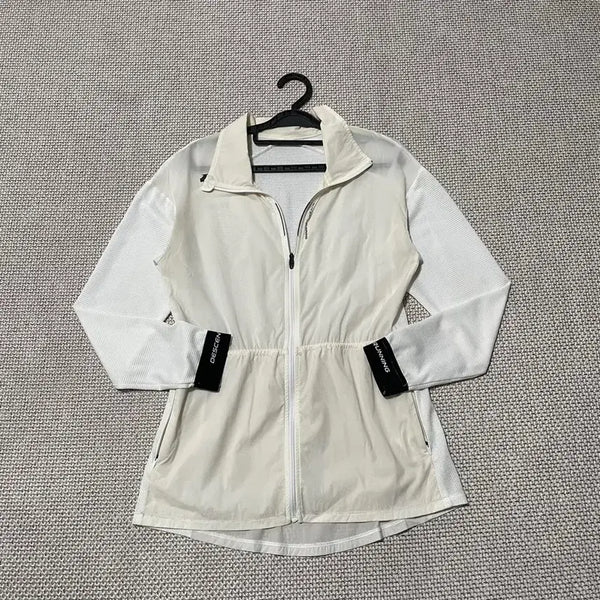 [BUNJANG] Descente Women's Lightweight Windbreaker Jacket S / S 데상트 여성 경량 바람막이 자켓 B.7512