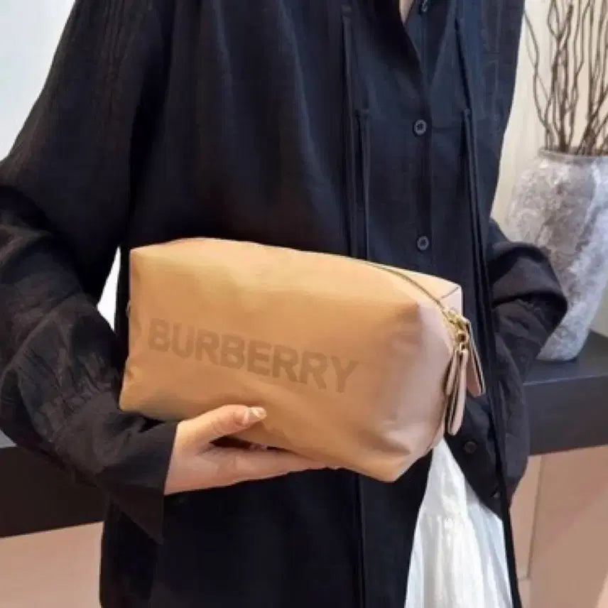 [BUNJANG] Burberry Beauty Brown Pouch / 버버리뷰티 파우치 브라운