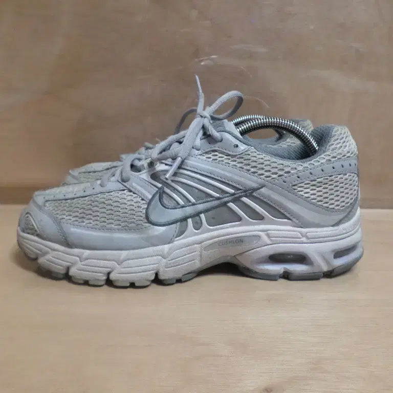 [BUNJANG] Nike Air Max Moto 2K Silver Sneakers (260mm) / 후루룩구제3 265 나이키 에어맥스 모토 2k 실버 운동화 260803