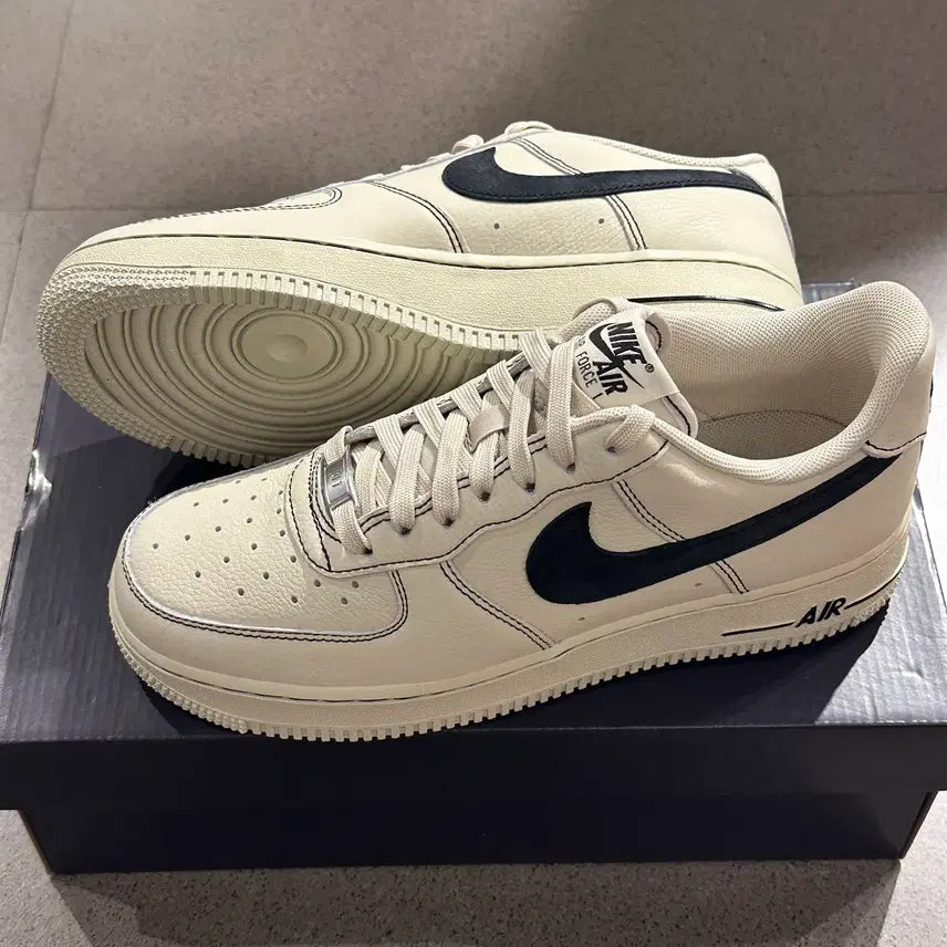 [BUNJANG] Nike Air Force 1 Cream Black Stitch Low Cut Sneakers Unisex / 나이키 에어포스1 크림 블랙 스티치 남녀공용 로우 컷 스니커즈